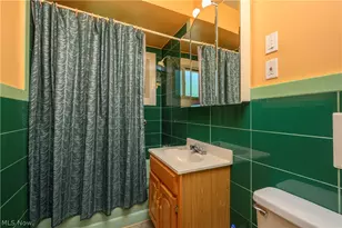 2035 Thornhill Dr, Akron, OH 44313 - Photo 13