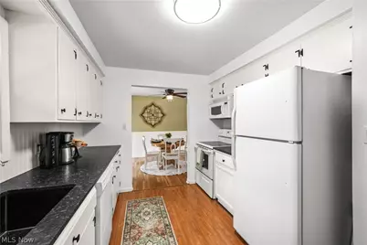 8860 Crackel Road, Chagrin Falls, OH 44023 - Photo 11