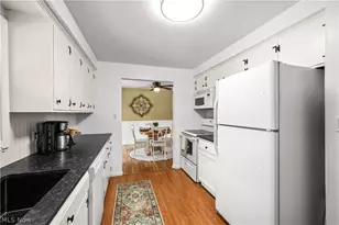 8860 Crackel Rd, Chagrin Falls, OH 44023 - Photo 11