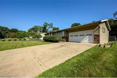577 Catalina Drive, Akron, OH 44319 - Photo 3