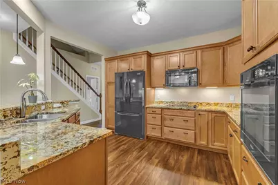 574 Hyannis Port Circle, Avon Lake, OH 44012 - Photo 13