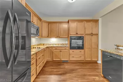 574 Hyannis Port Circle, Avon Lake, OH 44012 - Photo 11
