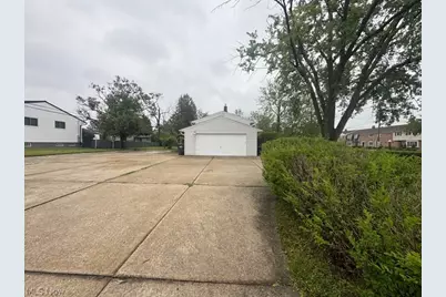 24051 Columbus Road, Huber Heights, OH 44146 - Photo 7