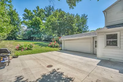 20860 Farnsleigh Road, Huber Heights, OH 44122 - Photo 43