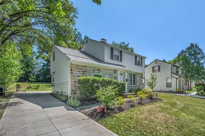 20860 Farnsleigh Road, Huber Heights, OH 44122 - Photo 7