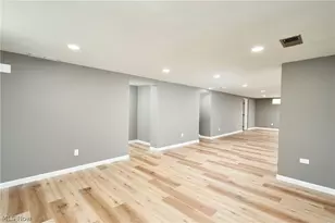 35477 Hobbie Dr, Eastlake, OH 44095 - Photo 23