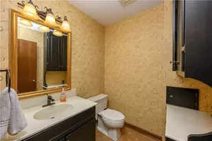 16 S Bentley Dr SE, Canton, OH 44709 - Photo 25