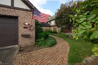 16 S Bentley Drive SE, Canton, OH 44709 - Photo 3