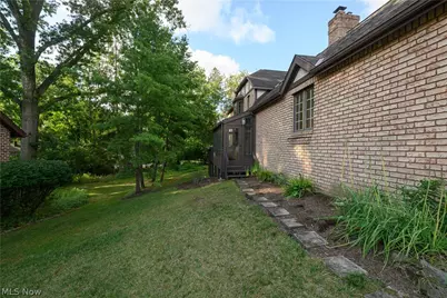 16 S Bentley Drive SE, Canton, OH 44709 - Photo 9