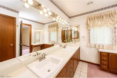 16 S Bentley Drive SE, Canton, OH 44709 - Photo 35