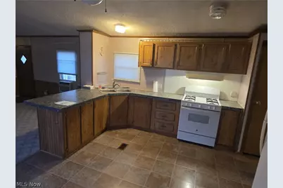 2139 Parkway Drive, Deerfield, OH 44411 - Photo 9