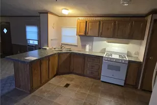 2139 Parkway Dr, Deerfield, OH 44411 - Photo 9