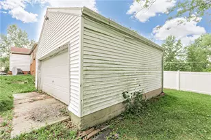 16725 Findlay St, Chagrin Falls, OH 44023 - Photo 3