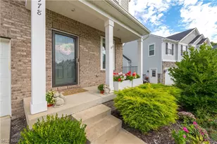 978 Hawkin Ln, Aurora, OH 44202 - Photo 3