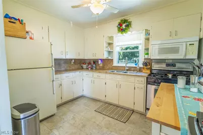 987 Country Club Drive, Zanesville, OH 43701 - Photo 7