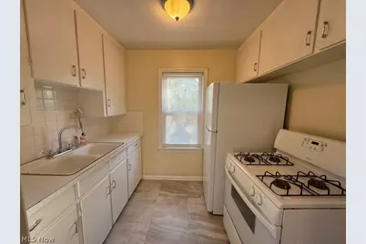 2042 13th Street SW #2, Cuyahoga Falls, OH 44223 - Photo 9