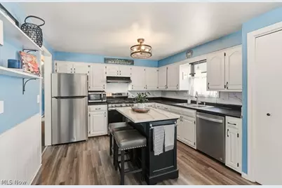 2190 Waterbury Drive, Uniontown, OH 44685 - Photo 15