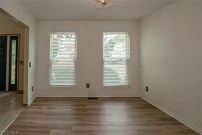 6526 Sugargrove Circle NE, Canton, OH 44721 - Photo 7
