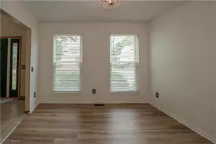 6526 Sugargrove Cir NE, Canton, OH 44721 - Photo 7