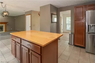 6526 Sugargrove Cir NE, Canton, OH 44721 - Photo 13