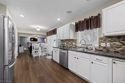 732 Oakdale Circle, Elyria, OH 44035 - Photo 9