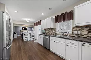 732 Oakdale Cir, Elyria, OH 44035 - Photo 9