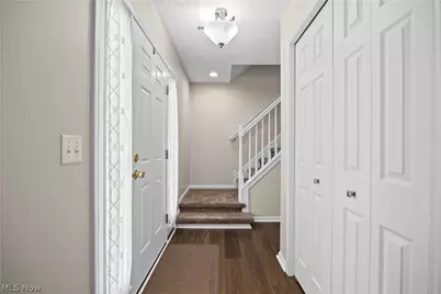 732 Oakdale Circle, Elyria, OH 44035 - Photo 3