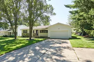 432 Mackinaw Ave, Fairlawn, OH 44333 - Photo 1