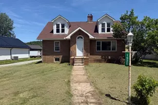 1525 Roanoke Ave, Uhrichsville, OH 44683 - Photo 3