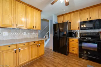 546 Fieldstone Drive, Amherst, OH 44001 - Photo 11
