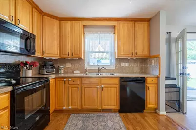 546 Fieldstone Drive, Amherst, OH 44001 - Photo 9
