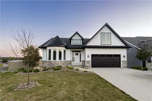 2048 Forest Dr, Eastlake, OH 44095 - Photo 3