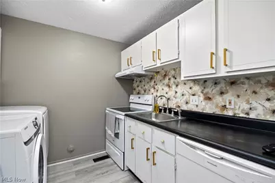 216 Moore Road #3V, Avon Lake, OH 44012 - Photo 9