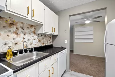 216 Moore Road #3V, Avon Lake, OH 44012 - Photo 11