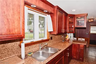 825 4th St SW, New Philadelphia, OH 44663 - Photo 9