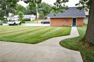 825 4th St SW, New Philadelphia, OH 44663 - Photo 3