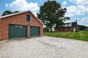 825 4th St SW, New Philadelphia, OH 44663 - Photo 37