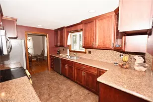 825 4th St SW, New Philadelphia, OH 44663 - Photo 11