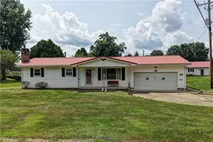 4216 Schumacher Hollow Rd SE, New Philadelphia, OH 44663 - Photo 3