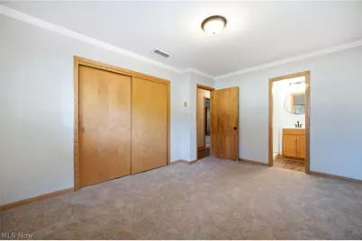 1097 Oak Tree Road, Akron, OH 44320 - Photo 11