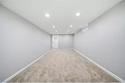 1097 Oak Tree Road, Akron, OH 44320 - Photo 23