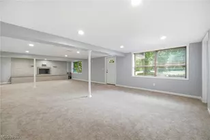 1097 Oak Tree Rd, Akron, OH 44320 - Photo 19