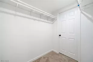 1097 Oak Tree Rd, Akron, OH 44320 - Photo 23