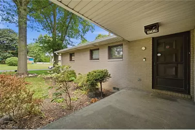 1097 Oak Tree Road, Akron, OH 44320 - Photo 3