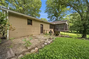 1097 Oak Tree Rd, Akron, OH 44320 - Photo 27