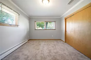 1097 Oak Tree Rd, Akron, OH 44320 - Photo 15