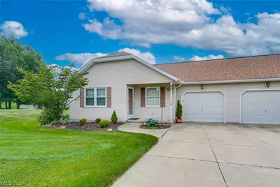 332 W Heatherwood Drive, Barberton, OH 44203 - Photo 1