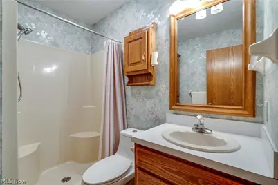 332 W Heatherwood Drive, Barberton, OH 44203 - Photo 15