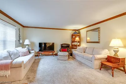 332 W Heatherwood Drive, Barberton, OH 44203 - Photo 5