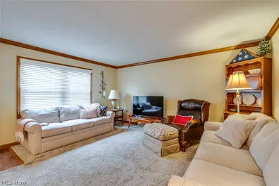 332 W Heatherwood Drive, Barberton, OH 44203 - Photo 7